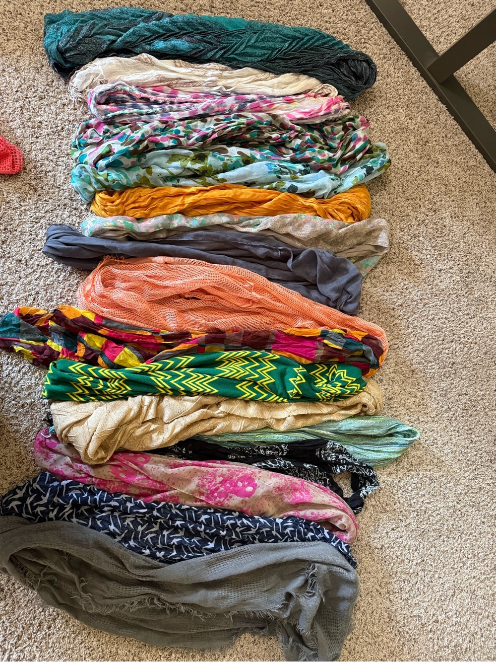 17 Scarfs - women’s